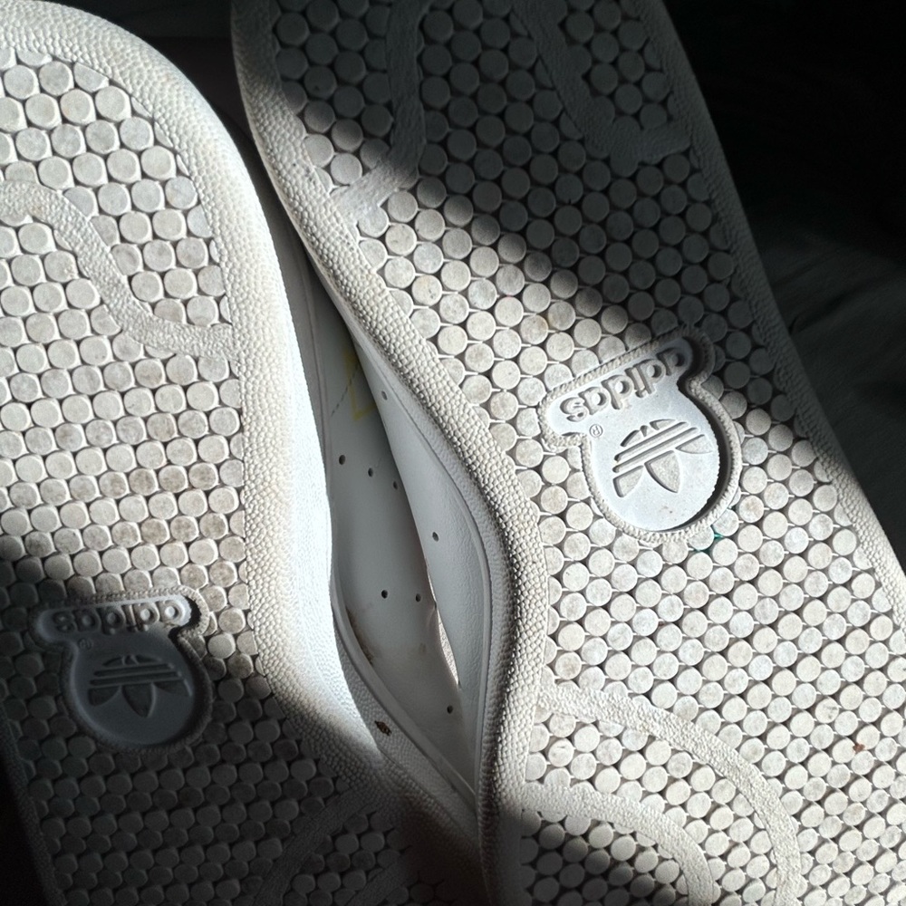 Adidas White and Pink Sneakers with Minimalist Design - Picture 7 of 8